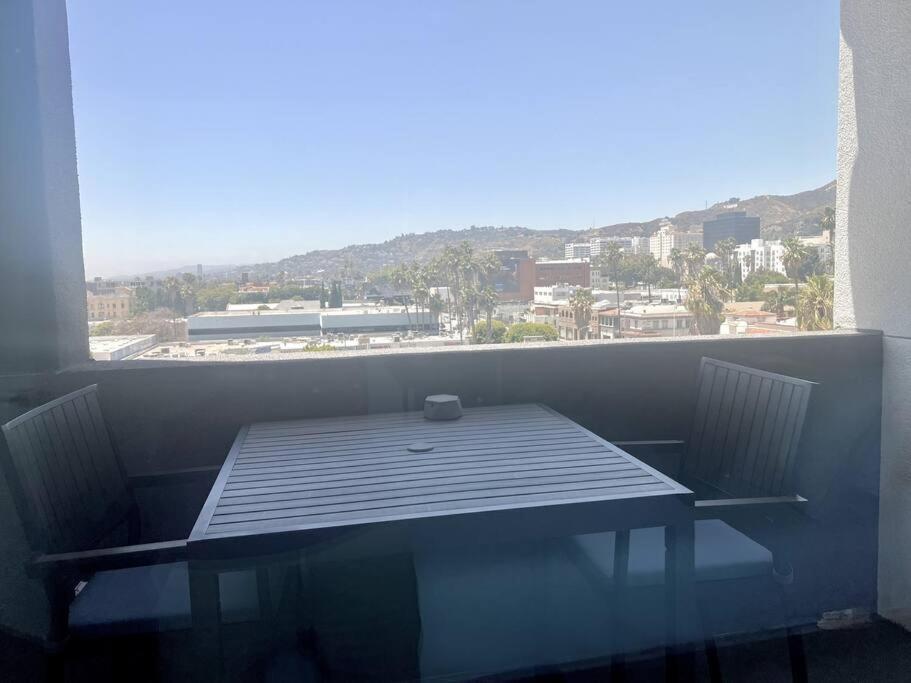 Appartement Luxe Corner One Bedroom, Prime Hollywood With Parking