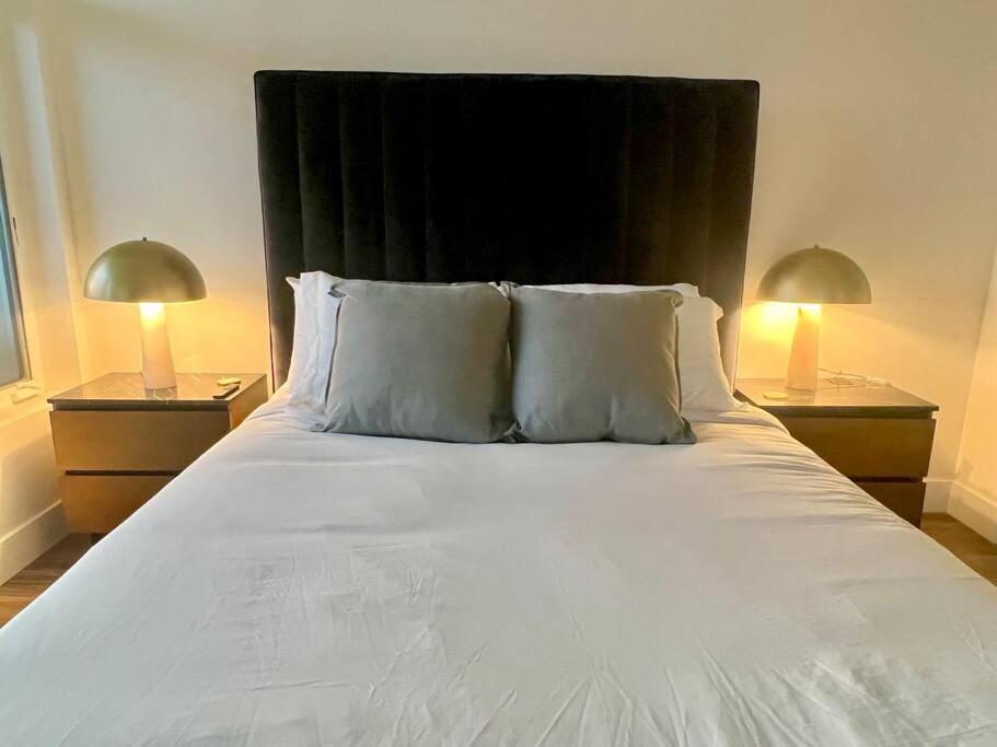 Appartement Luxe Corner One Bedroom, Prime Hollywood With Parking Los Angeles